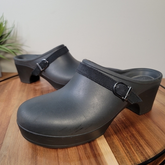 CROCS Sarah Clogs Heels Strap and Buckle Size 9 - Picture 3 of 17